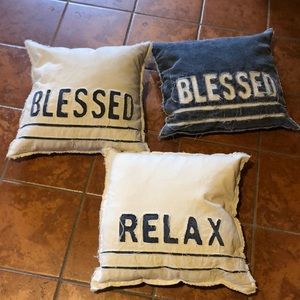 Bundle of 3 Pillows